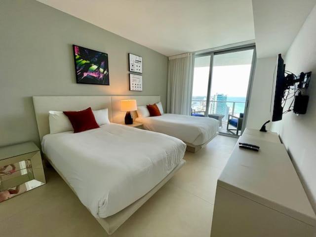 הוליווד Stay At The Top With Amazing Views By Rent4Us מראה חיצוני תמונה