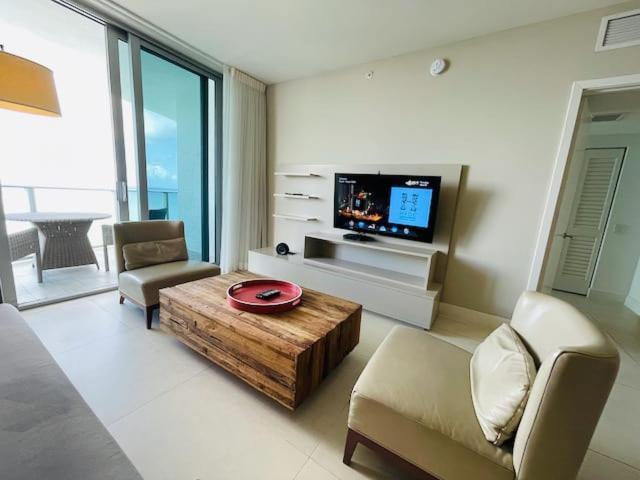 הוליווד Stay At The Top With Amazing Views By Rent4Us מראה חיצוני תמונה