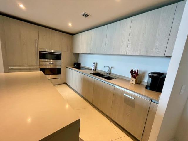 הוליווד Stay At The Top With Amazing Views By Rent4Us מראה חיצוני תמונה