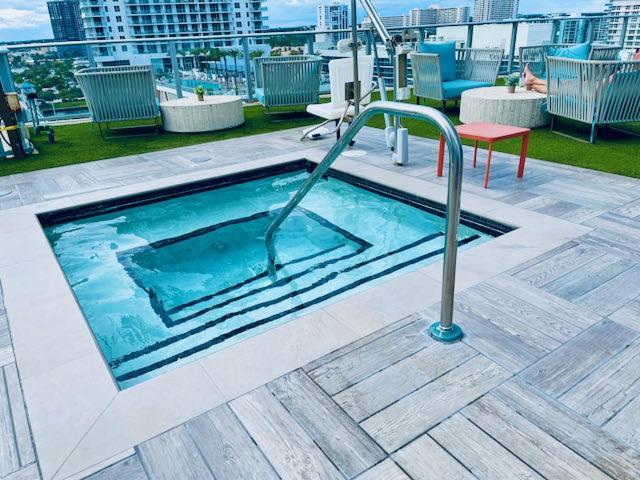 הוליווד Stay At The Top With Amazing Views By Rent4Us מראה חיצוני תמונה