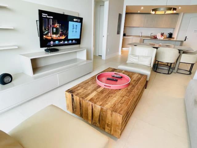 הוליווד Stay At The Top With Amazing Views By Rent4Us מראה חיצוני תמונה