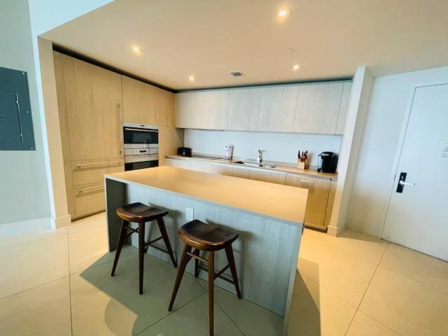 הוליווד Stay At The Top With Amazing Views By Rent4Us מראה חיצוני תמונה